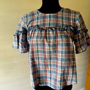 Shorter style top, very cute sleeves with ruffle detail, EUC